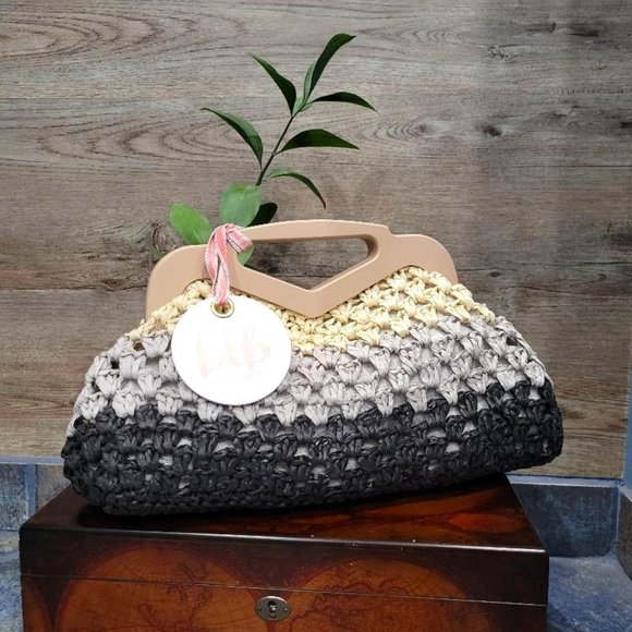 BTB Los Angles Nadiya Ombre Paper Straw Crochet Clutch - Picture 2 of 3